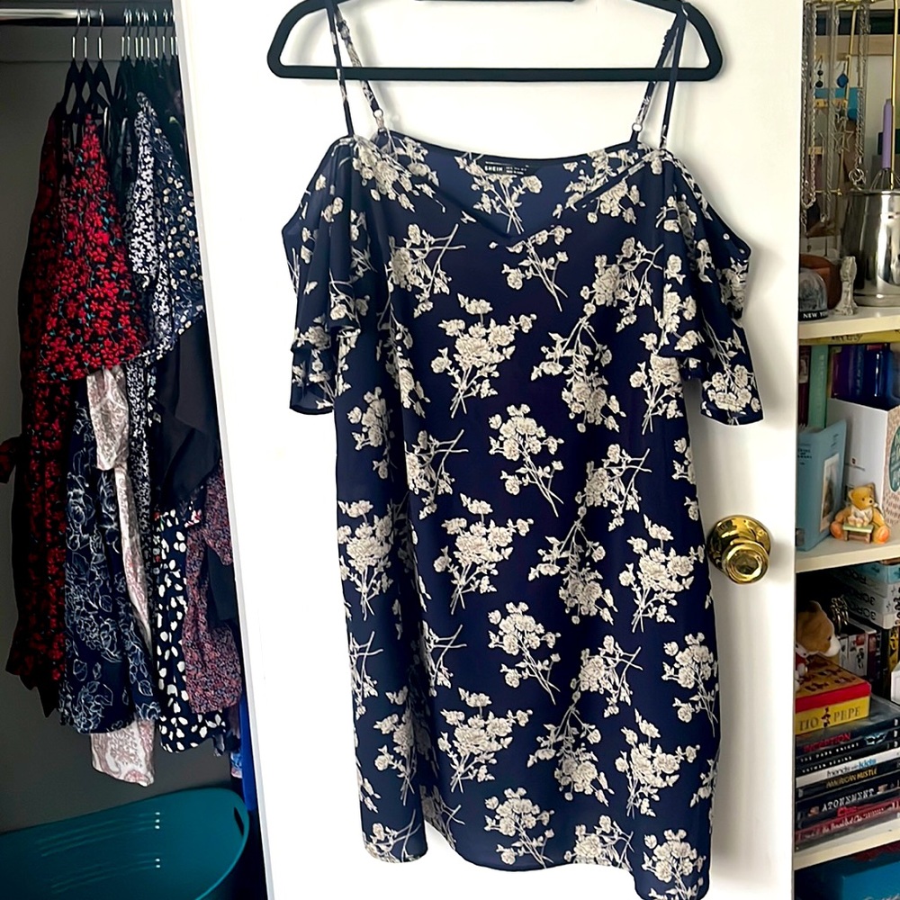 Cold shoulder short sleeve short sundress shift dress
